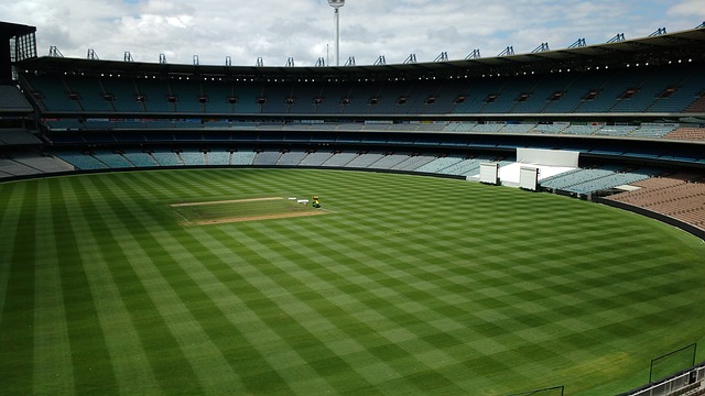 纳格尔斯曼与女友参加马拉松节目，呼吁为慈善活动捐款